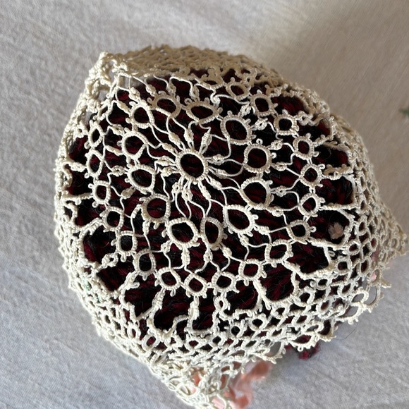 Antique tatted/lace infant christening bonnet - Picture 8 of 8